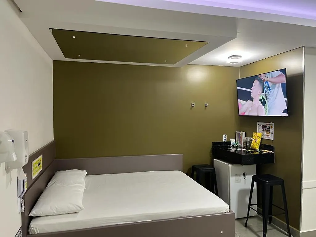 Motel Drive In T - Prolongamento Da Avenida Getulio Vargas Facil Acesso Ao Shopping Patio Chapeco Hotel